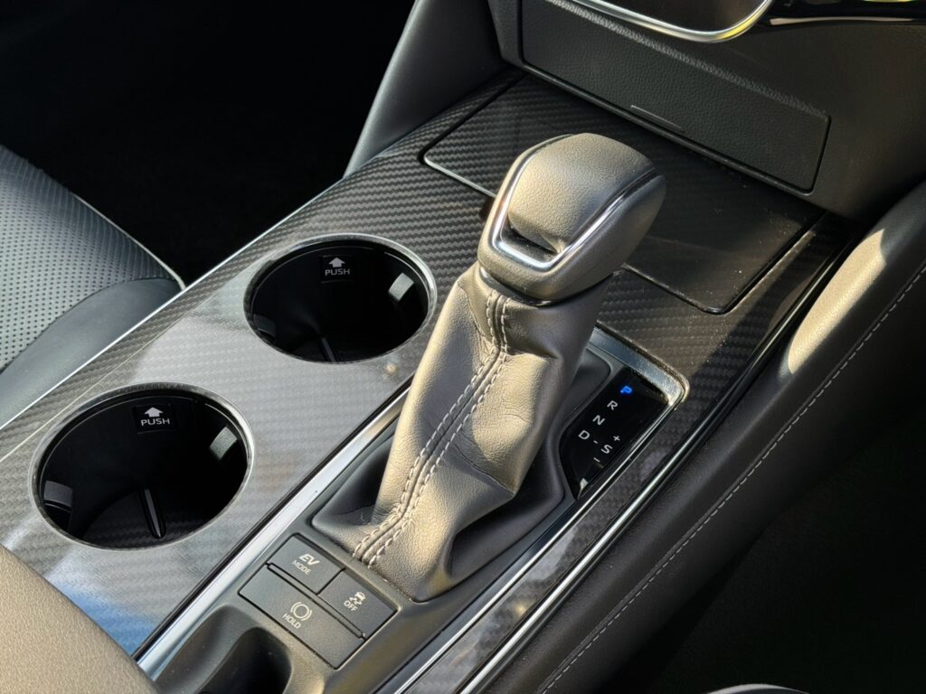 クラウンハイブリッド RS