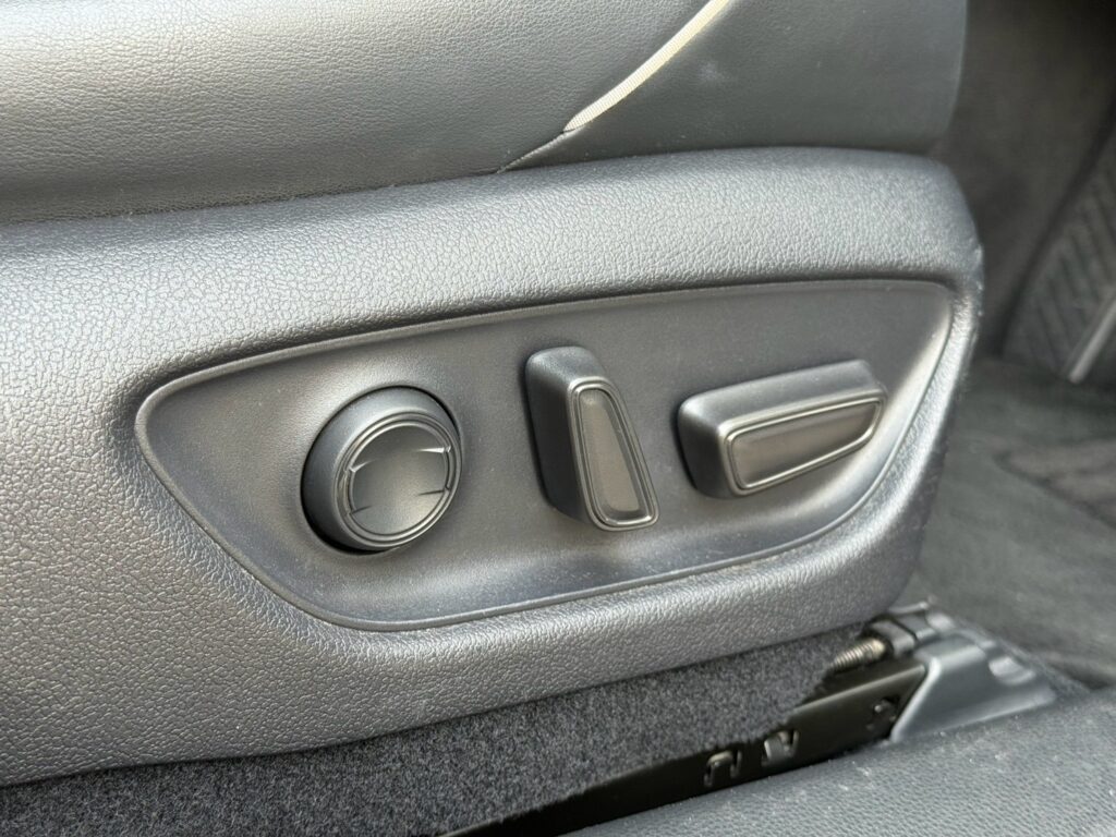 クラウンハイブリッド RS