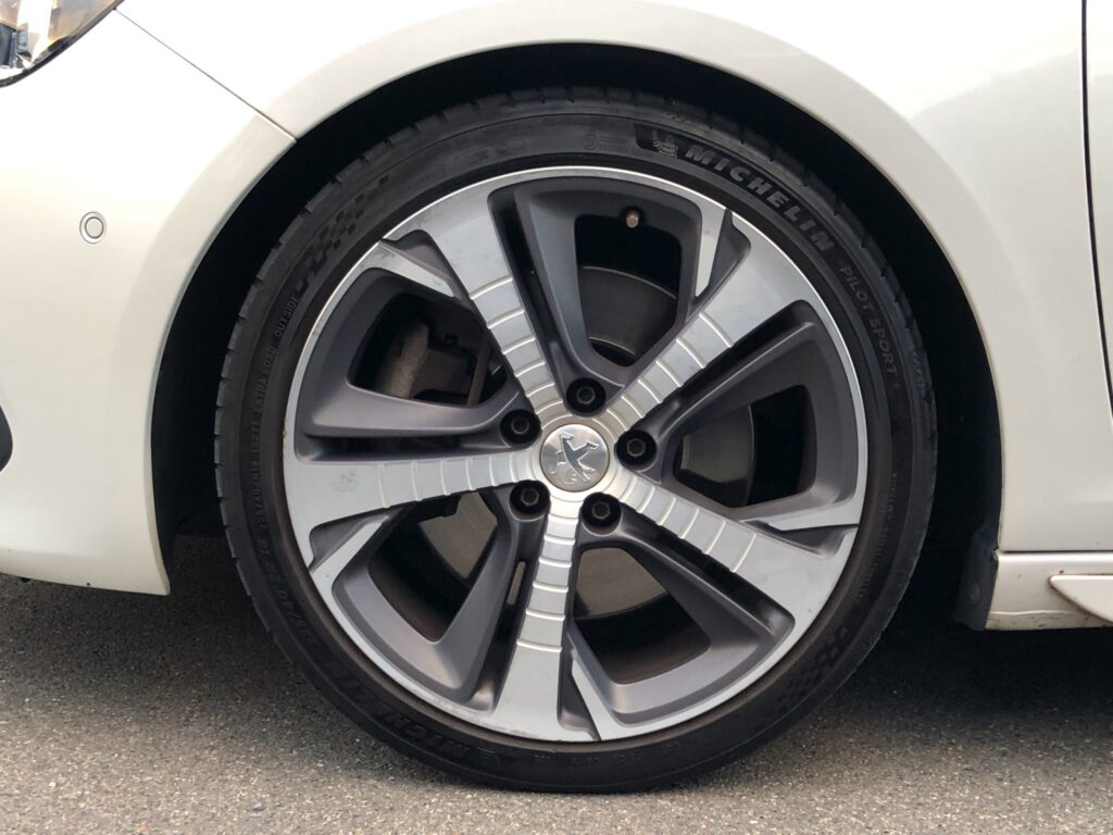 プジョー308SW GTブルーHDiディーゼルターボ