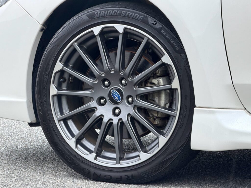 レヴォーグ 1.6STIスポーツ アイサイト 4WD