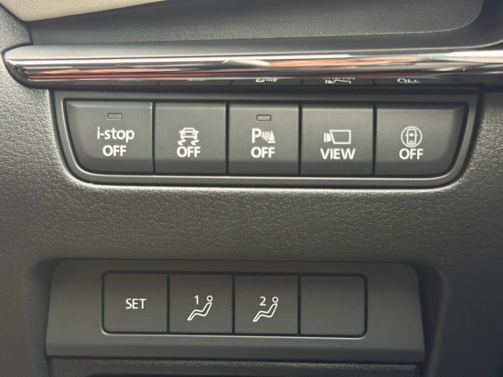 マツダ３ファストバック 15S 2020WCDOTY記念車