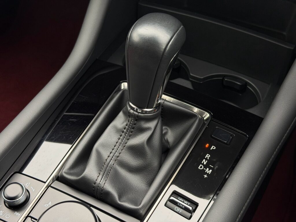 マツダ３ファストバック 15S 2020WCDOTY記念車