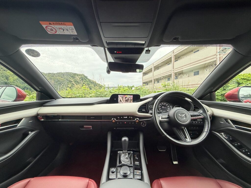 マツダ３ファストバック 15S 2020WCDOTY記念車