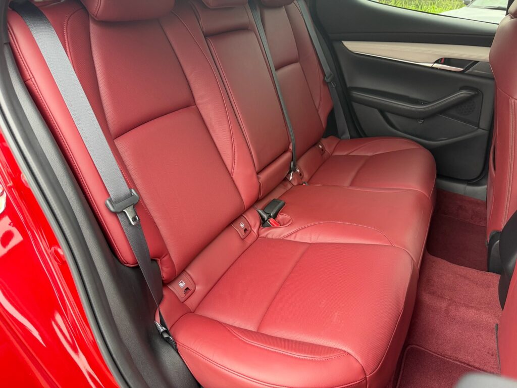 マツダ３ファストバック 15S 2020WCDOTY記念車