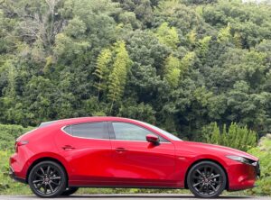 マツダ３ファストバック 15S 2020WCDOTY記念車