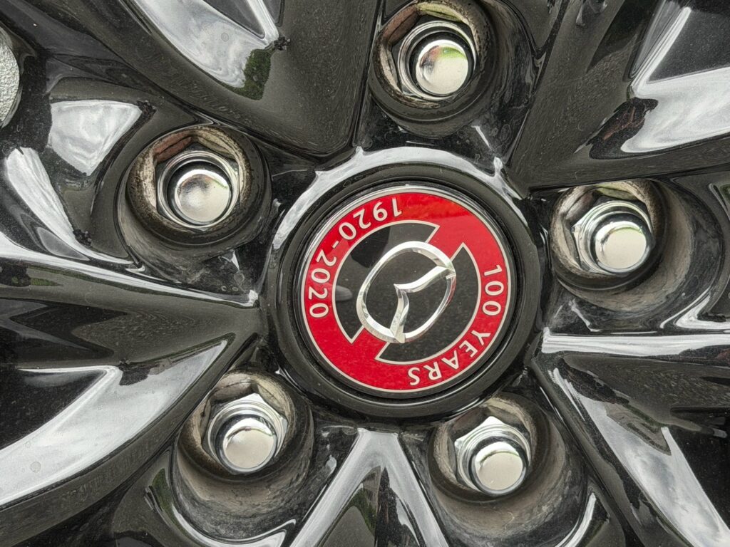 マツダ３ファストバック 15S 2020WCDOTY記念車