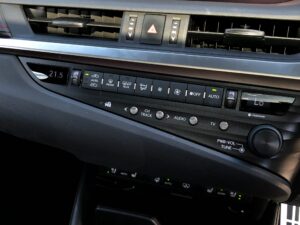 ES 300h Fスポーツ